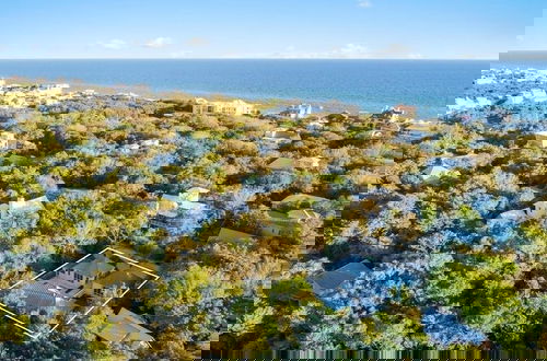 Foto 57 - Upscale Beach Estate With Private Pool + Carriage House And Less Than 300 Yards From The Beach 6 Bedroom Home by RedAwning