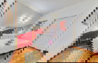 Photo 3 - Sosuite 2BR Penthouse w W D Gym On-site Bar