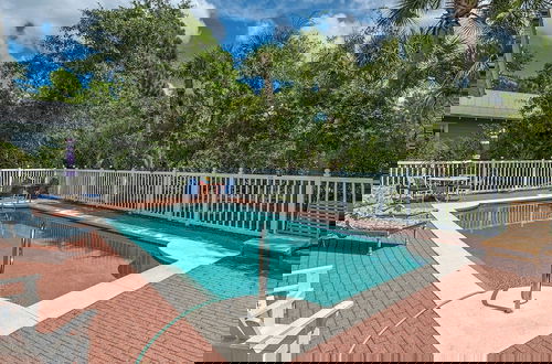 Foto 26 - Classic Beach Home With Heated Private Pool - Sleeps 9