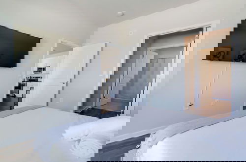 Photo 10 - Spacious Apartment in Alexandria