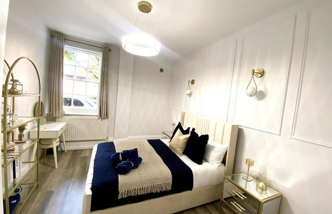 Inviting 3-bed Apartment in London - Photo 1