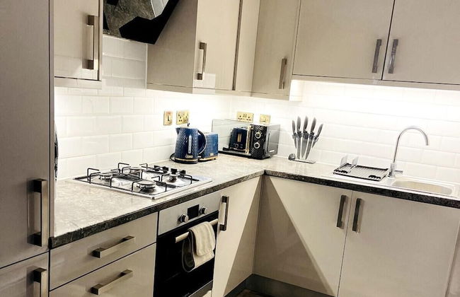 Inviting 3-bed Apartment in London - Photo 7
