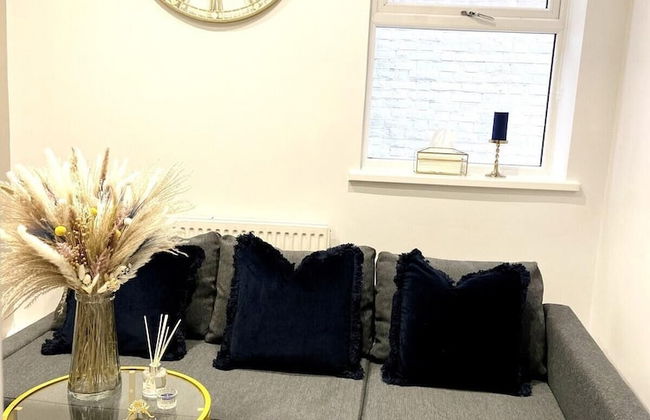 Inviting 3-bed Apartment in London - Photo 11