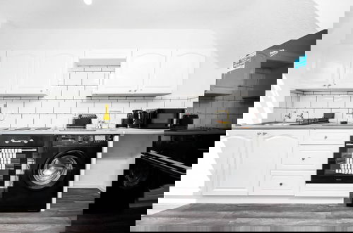 Photo 5 - Bright Modern Home Near Birmingham