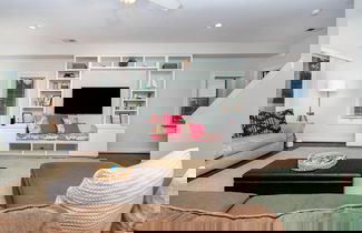 Photo 1 - Coral Cottage- min From Beach Park With King bed