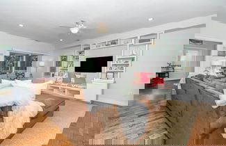Foto 2 - Coral Cottage- min From Beach Park With King bed