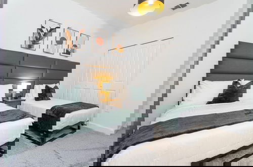 Foto 5 - Super Luxury Modern Home Prime Location