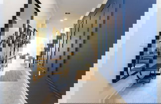 Foto 2 - Super Luxury Modern Home Prime Location