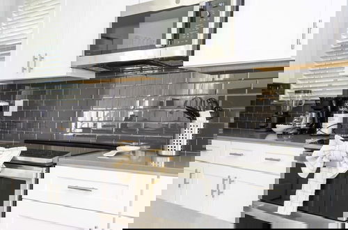 Foto 15 - Super Luxury Modern Home Prime Location