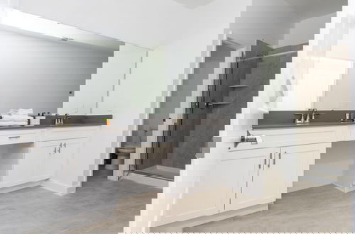 Foto 41 - Super Luxury Modern Home Prime Location