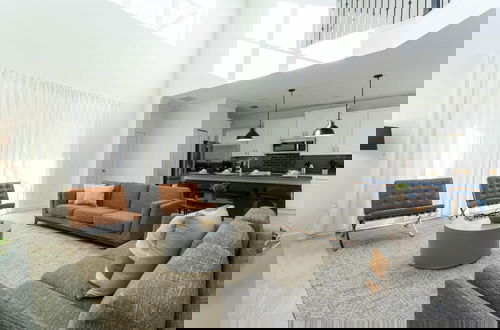 Foto 11 - Super Luxury Modern Home Prime Location