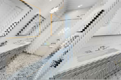 Foto 48 - Summer Wind 7 Bedroom Home by RedAwning