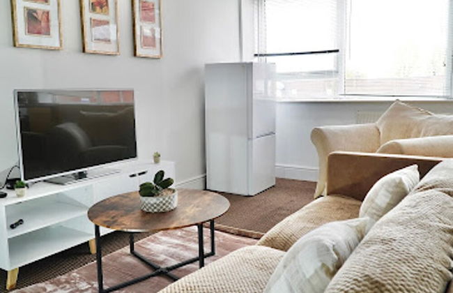 Clean, Spacious 2-bed Apartment in Brierley Hill - Foto 5
