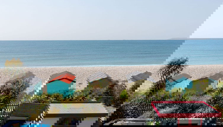 Photo 1 - Vibrant Seafront Home With Seasonal Pool