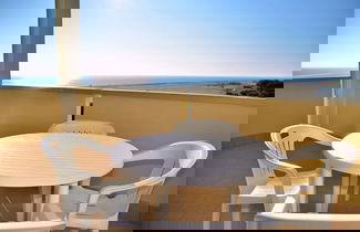 Foto 1 - Experience the Beach Breeze in our Bright Flat