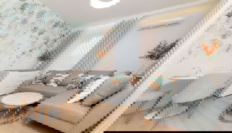 Foto 1 - Bright Apartment With Balcony by Renters