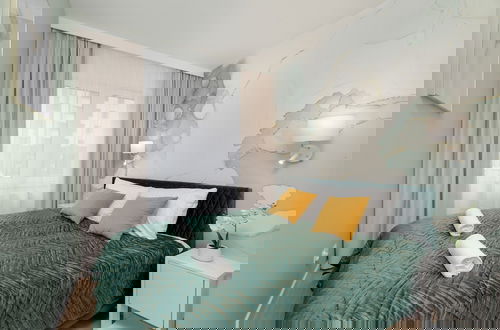 Foto 3 - Bright Apartment With Balcony by Renters