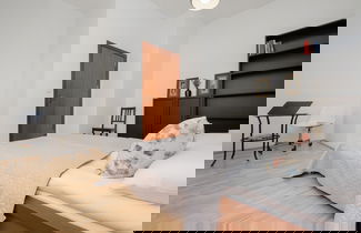 Foto 3 - Cozy Apartment With Balcony by Renters