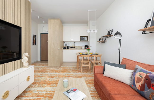 Bel Mare Apartment w/ Balcony by Renters - Foto 8