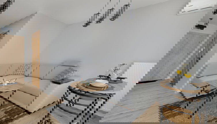 Foto 1 - Amazing Studio With Balcony by Renters