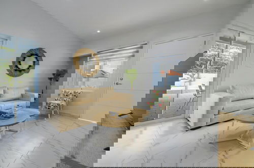 Foto 2 - Brand New 3BR 2BA w Private Pool Near Palm Beach