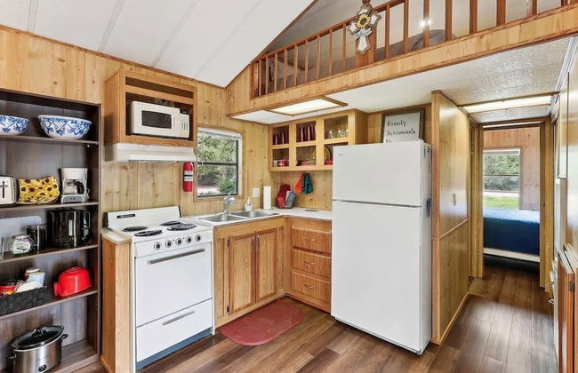 Cabin 9 ~ Toronto Lake: Fishing, Swimming & More! 1 Bedroom Cabin by RedAwning - Foto 8