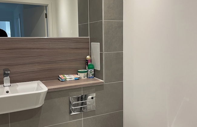 Brand New Stunning 2-bed Apartment in Dagenham - Photo 6