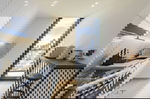 Foto 14 - Apt with Artful Interior and Urban Views