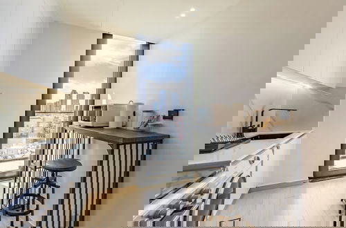 Foto 15 - Apt with Artful Interior and Urban Views