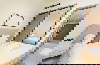 Foto 1 - Apt with Artful Interior and Urban Views