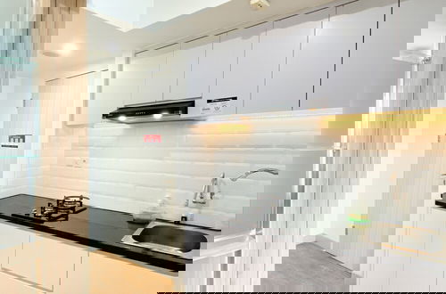 Foto 8 - Best Modern Studio At Grand Kamala Lagoon Apartment
