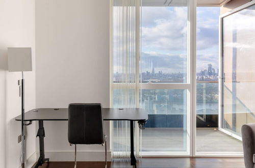 Photo 21 - Chic 1BD Flat W/views of the Shard - South Quay