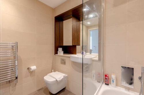 Photo 17 - Chic 1BD Flat W/views of the Shard - South Quay