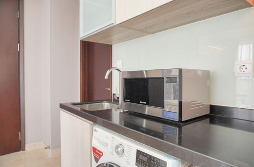 Foto 9 - Modern Look And Comfy 2Br Menteng Park Apartment