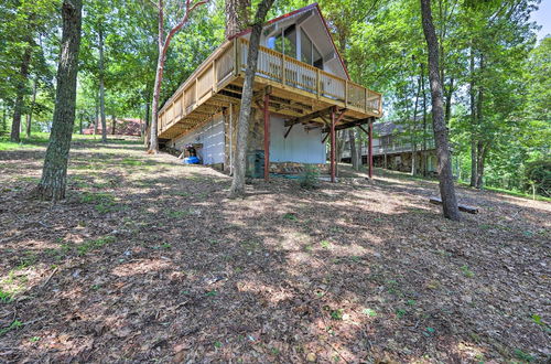 Foto 8 - Beautiful Home With Mountain-view Deck + Smart TV