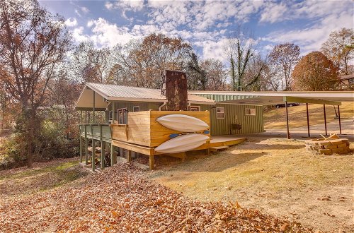 Foto 9 - Pet-friendly Chattanooga Cabin w/ Hot Tub & Kayaks