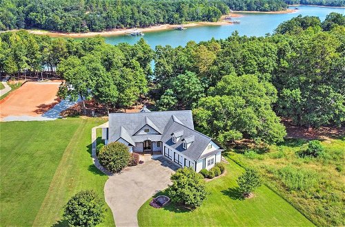 Foto 39 - Upscale Family Home w/ Dock on Lake Hartwell