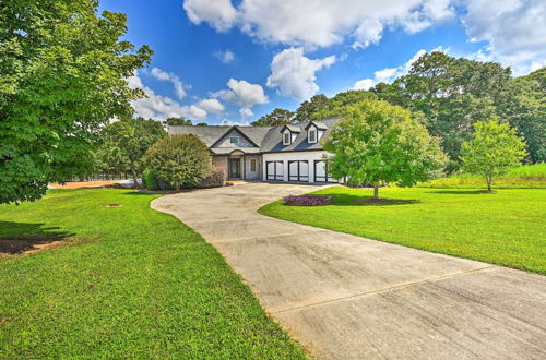 Foto 31 - Upscale Family Home w/ Dock on Lake Hartwell