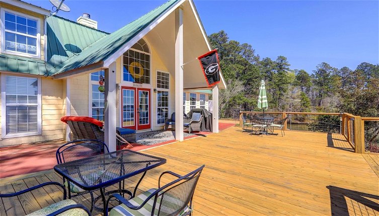 Photo 1 - Waterfront Vacation Rental Home on Lake Sinclair