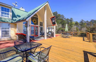 Photo 1 - Waterfront Vacation Rental Home on Lake Sinclair