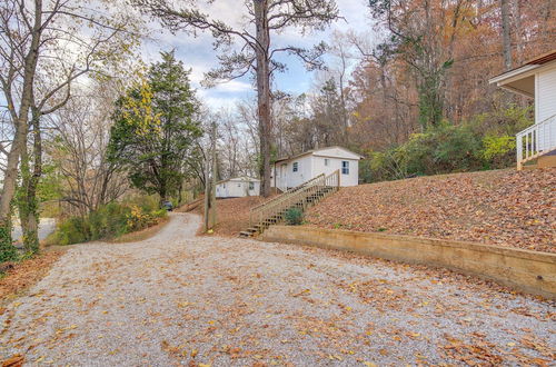 Photo 5 - Cozy Knoxville Cottage w/ Deck, Grill, Fire Pit