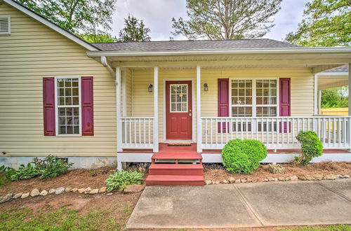 Foto 9 - Cartersville Family Home w/ Spacious Backyard