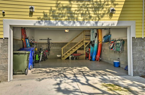 Photo 13 - Vivid Home w/ Porch: Walk to Ocean View Beach