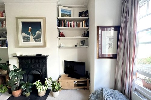 Photo 8 - Stylish & Peaceful 1 Bedroom Flat, Clapham