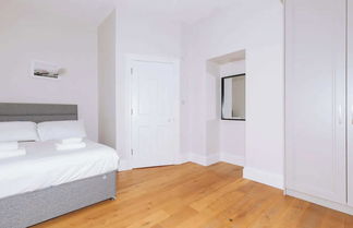 Photo 1 - Chic & Characteristic 2BD House - Irishtown