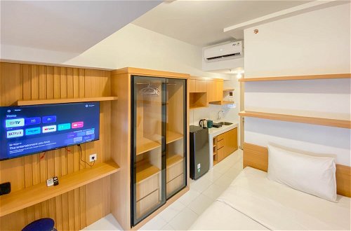 Foto 6 - Good Price And Homey Studio Tokyo Riverside Pik 2 Apartment