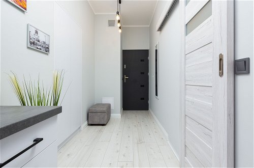 Photo 13 - Modern Studio for Two by Renters