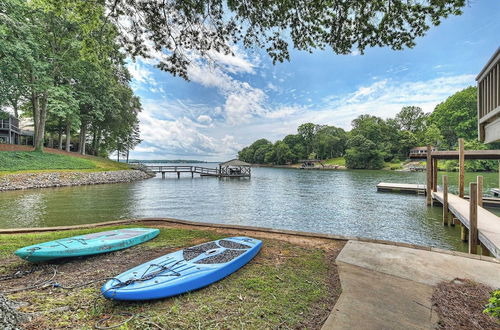 Foto 1 - Family Lake House Retreat by Avantstay Sleeps 28