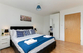 Photo 2 - Skyvillion Tower Point Enfield 1bed W Balcony