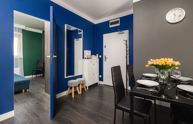 Mysterious Blue Apartment by Renters - Photo 30